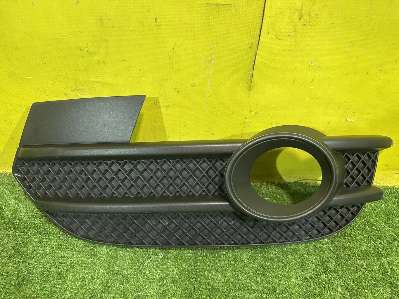 Решетка в бампер левая  Audi Q3 (8U) 2012  8U0807681A 41996