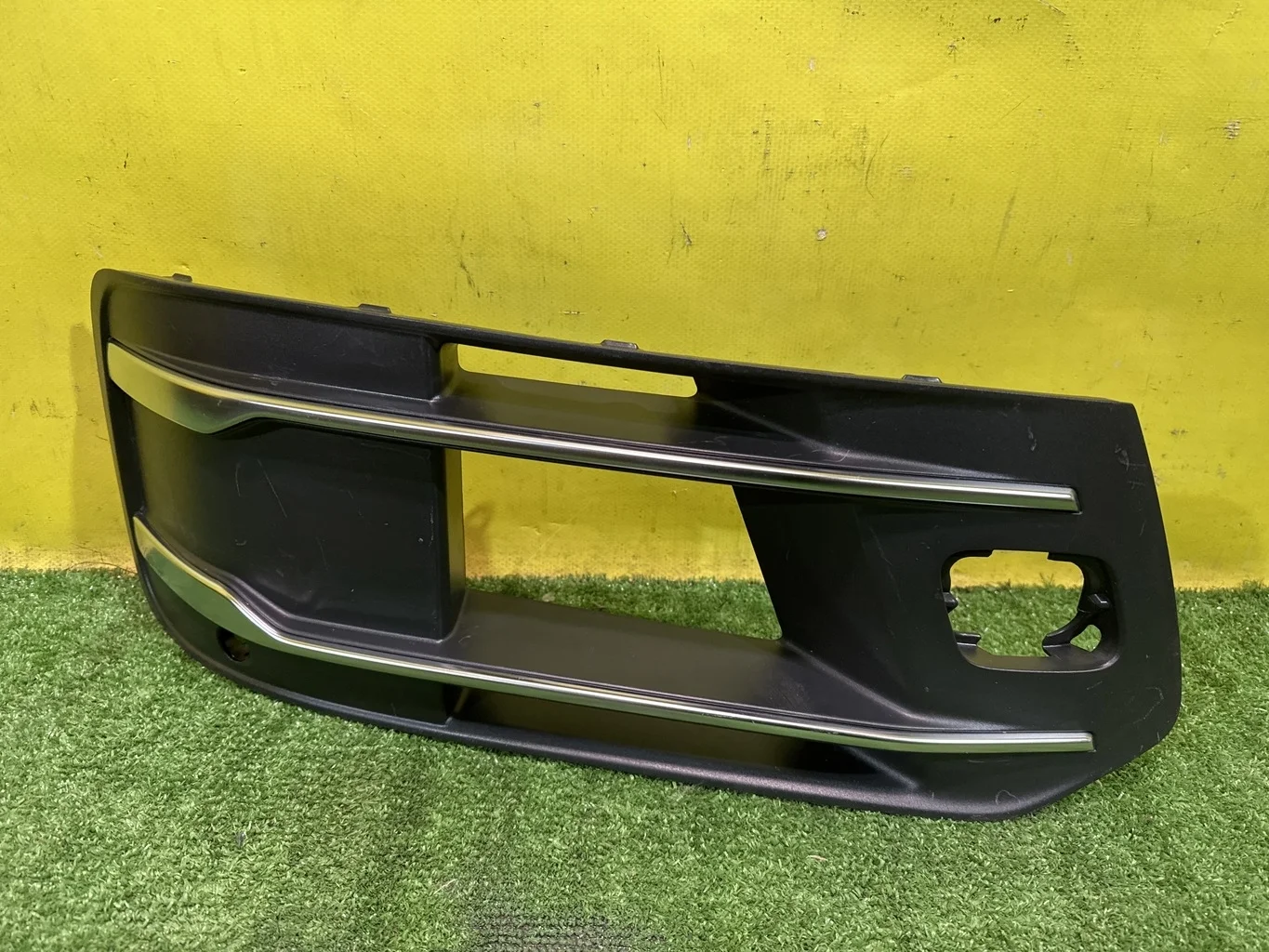 Решетка в бампер правая  Audi Q7 (4M) 2015 4M0807682 42117