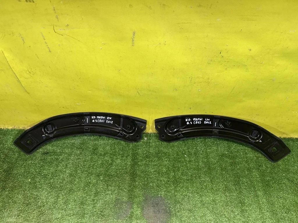 Кронштейн фар правый  Audi Q3 (8U) 2012  8U0805932 42263