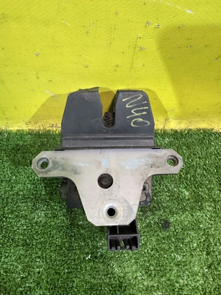 Замок багажника  Ford Focus III 2014 1930055 42723