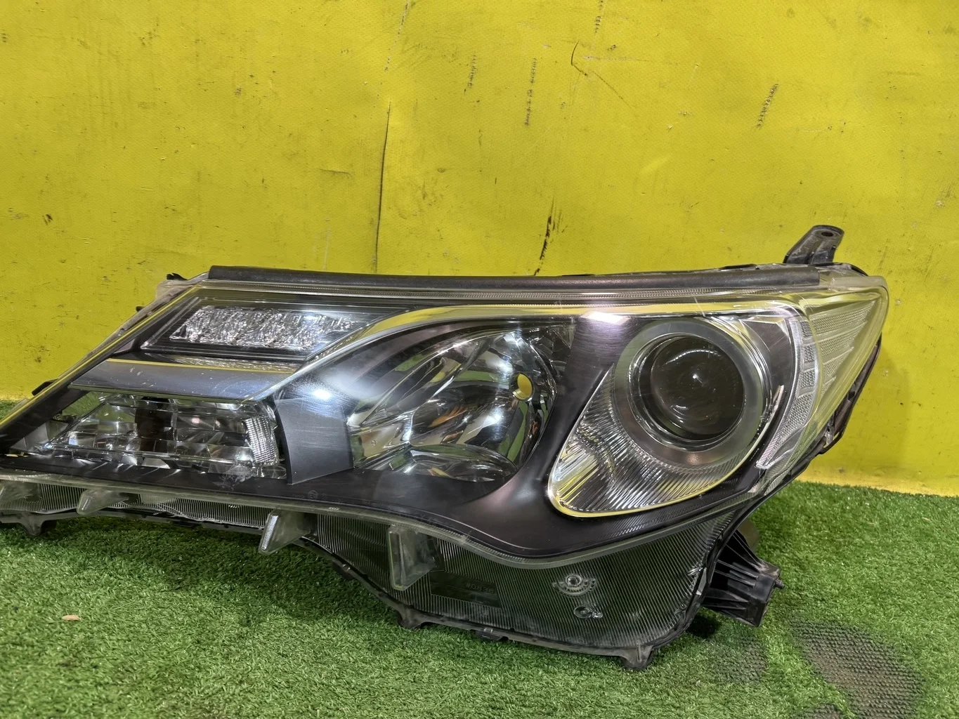 Фара левая  Toyota RAV4 2013 8118542572 42883