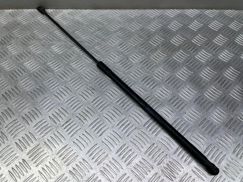 Амортизатор капота Volkswagen Touareg 7P