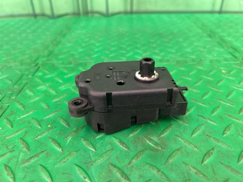 Моторчик заслонки отопителя Mercedes-Benz W203