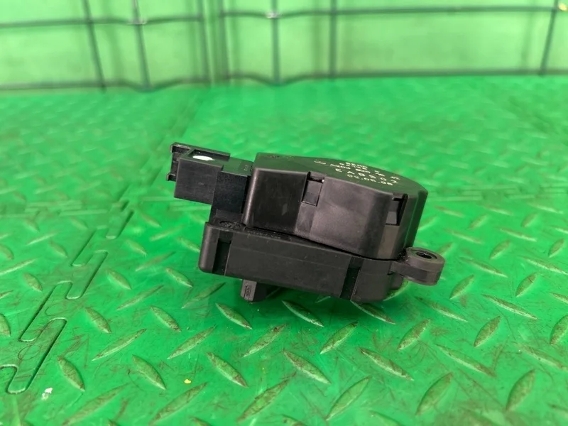 Моторчик заслонки отопителя Mercedes-Benz W203