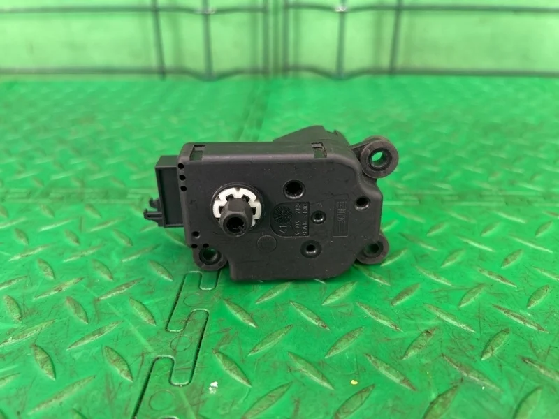 Моторчик заслонки отопителя Mercedes-Benz W203