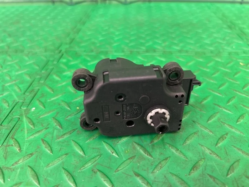 Моторчик заслонки отопителя Mercedes-Benz W203