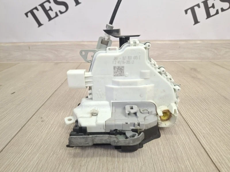 Замок двери VW Touareg 3 2018- CR7