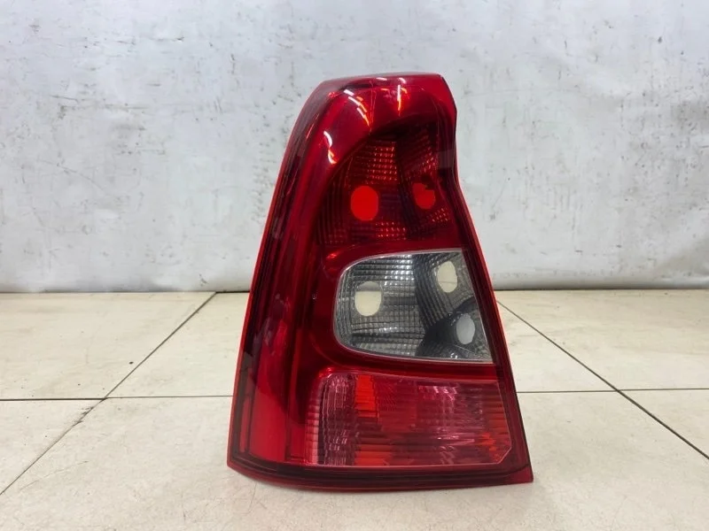 Фонарь задний левый Renault Logan 1