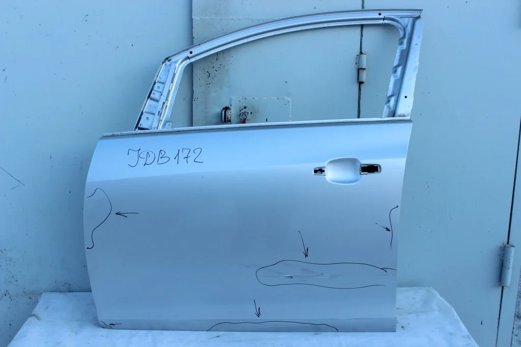 Дверь передняя левая вмятины Opel Astra J