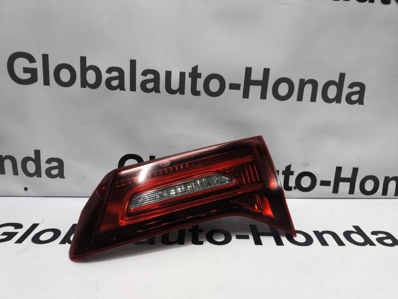 Фонарь в крышку багажника задний правый Acura MDX