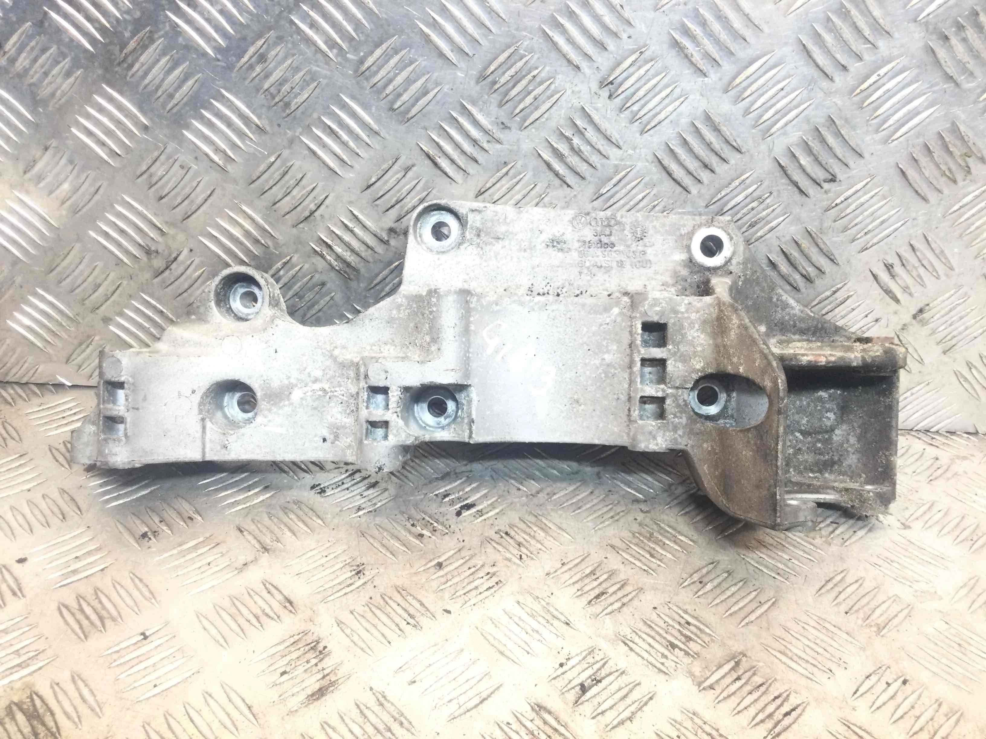 Кронштейн гидроусилителя Volkswagen Beetle A4 (1997-2005) бензин 2.0 i Механика Х/б