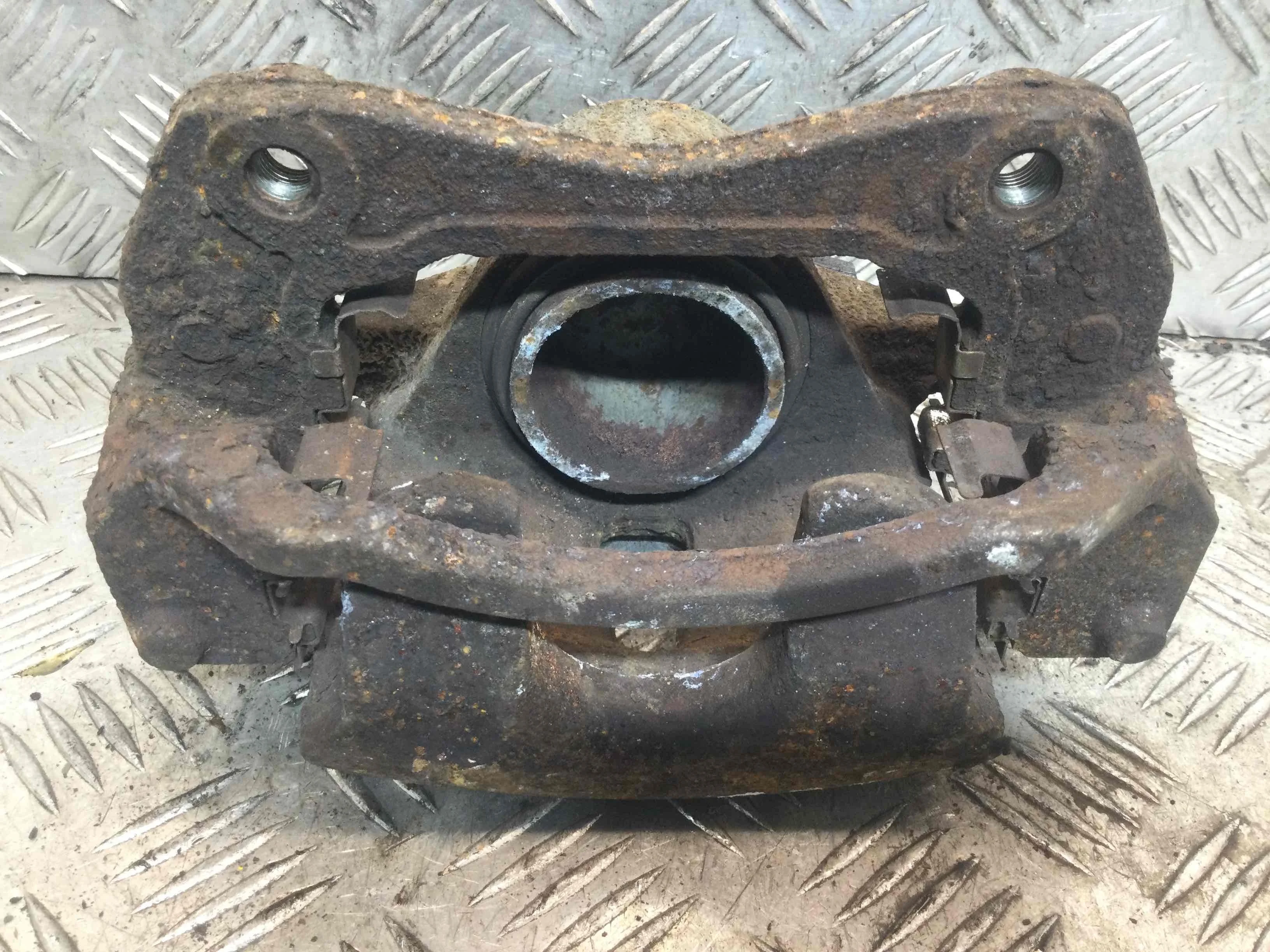 Суппорт передний левый Hyundai i30 1 поколение (2007-2010) дизель 1.6 CRDi Автомат 5-дв, х/б