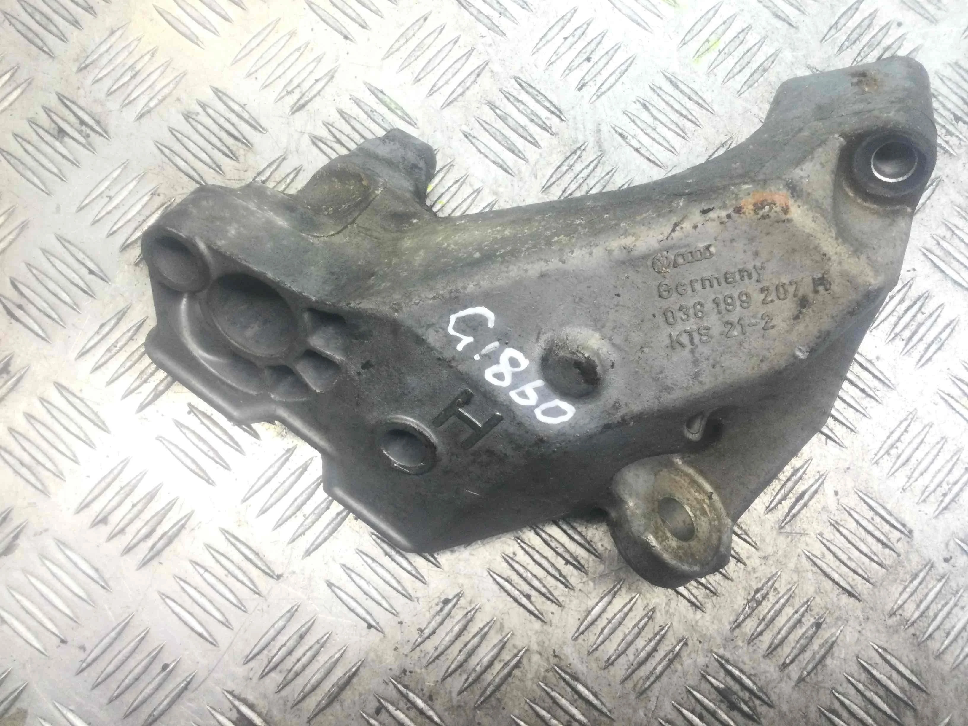 Кронштейн Volkswagen Bora Bora (1J) 1998 - 2005 бензин 2.0 i Механика Седан