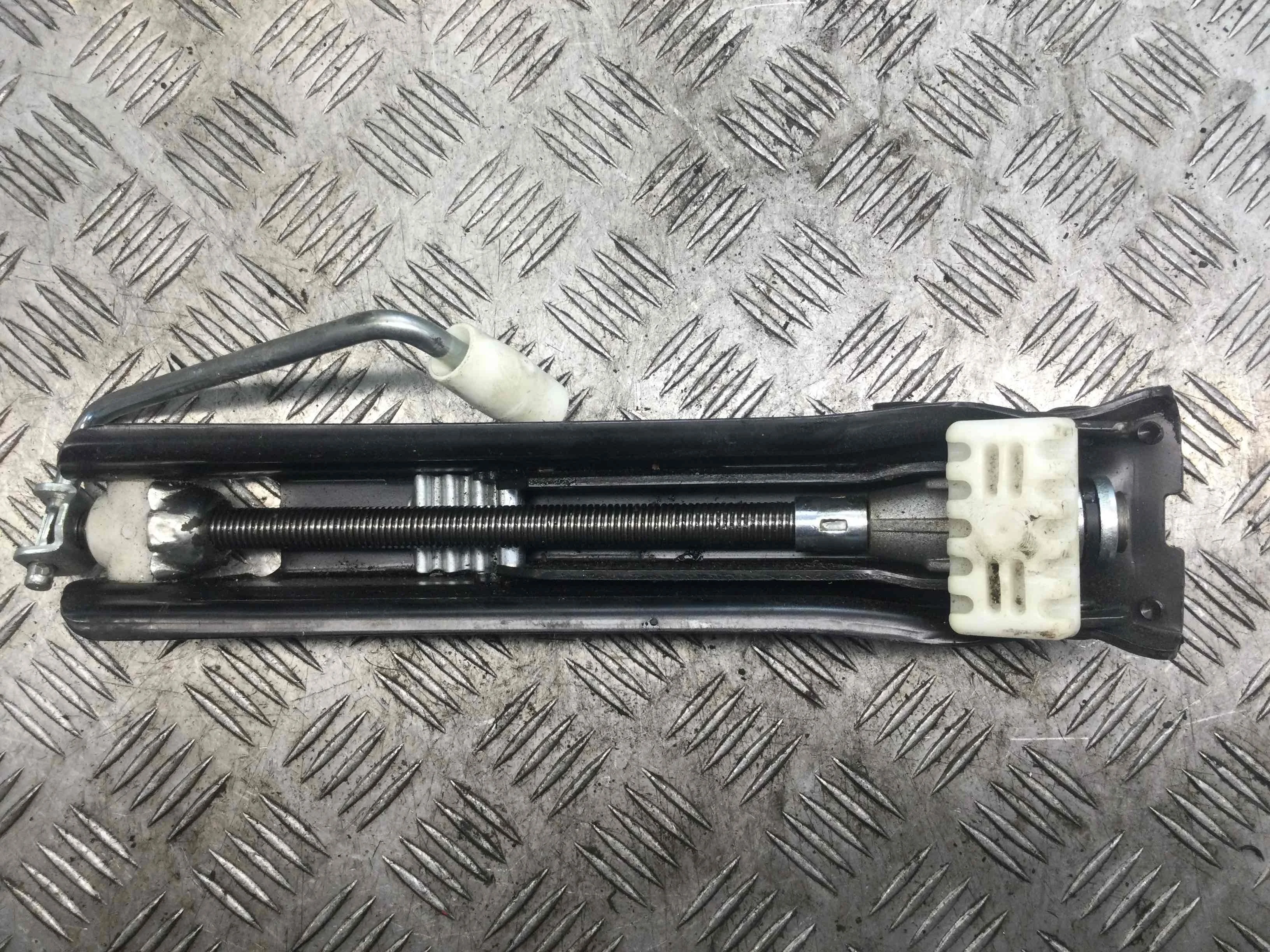 Домкрат Mercedes E-klasse E-klasse (W211) 2002 - 2009 дизель 2.2 CDI Автомат Седан