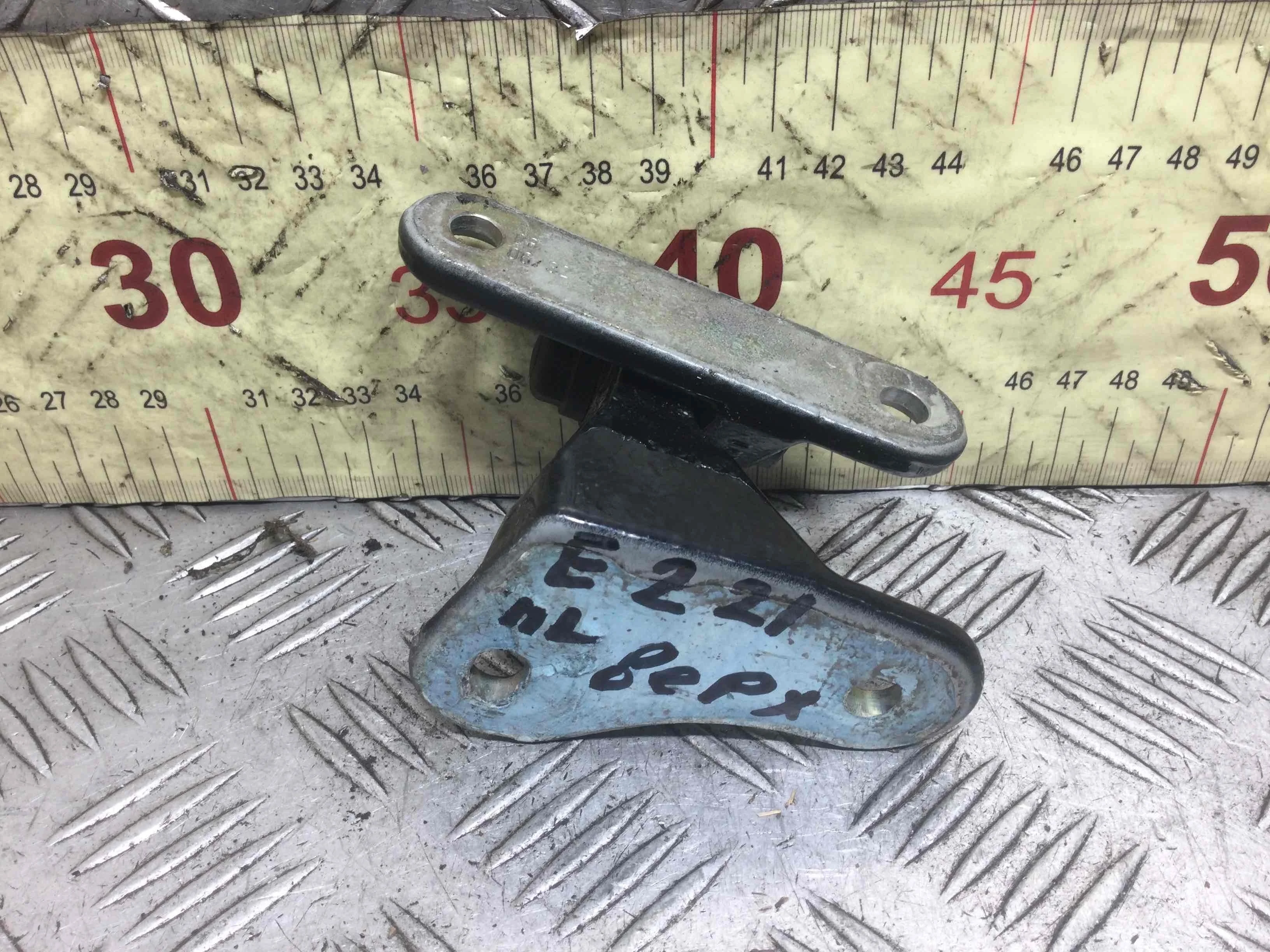 Петля двери передней левой Mercedes ML W164 (2005-2008) дизель 3.0 CDI Автомат Внедорожник