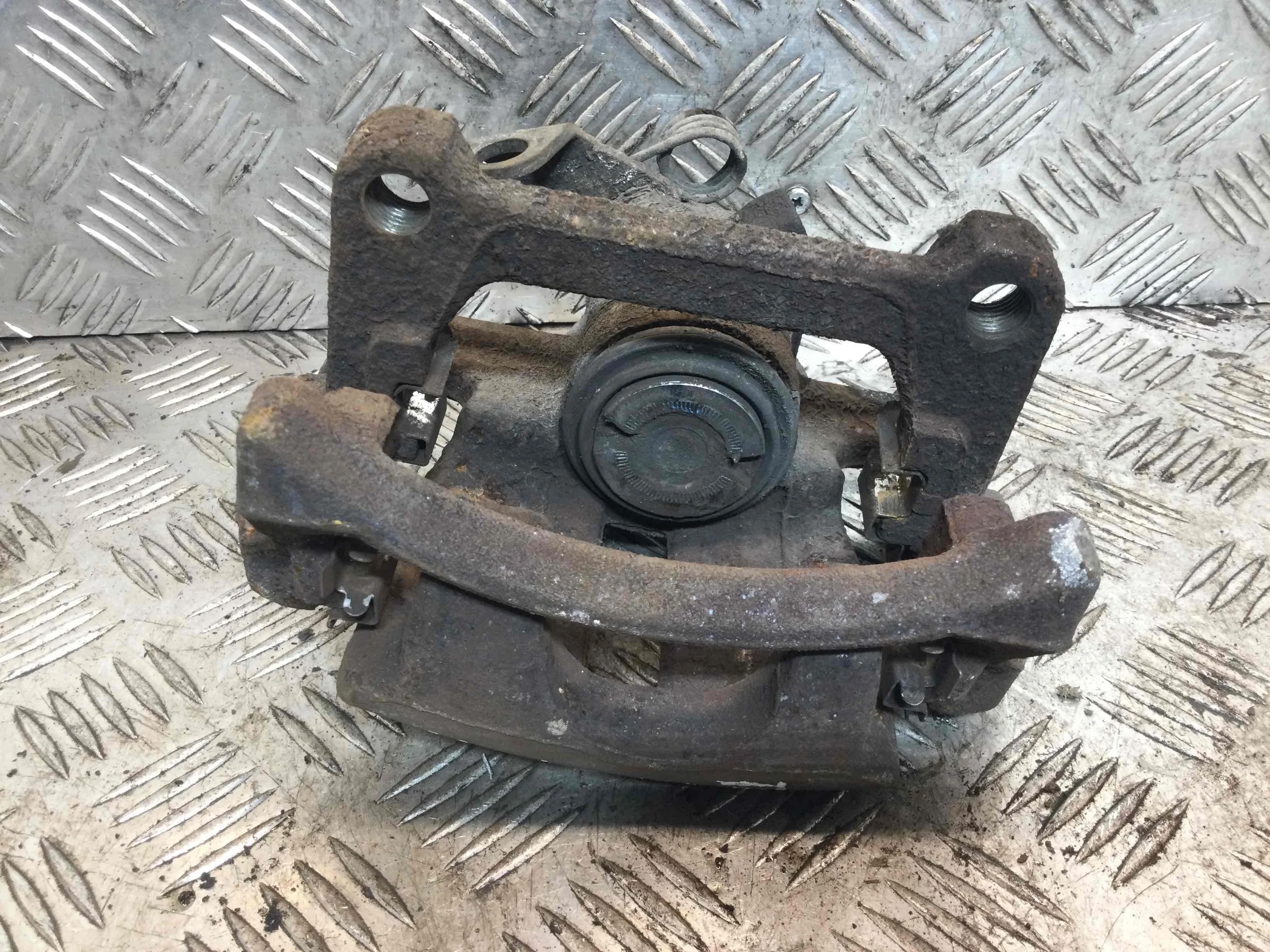 Суппорт задний левый Volkswagen Transporter T5 2010 - 2016 дизель 2.0 TDI Механика Микроавтобус