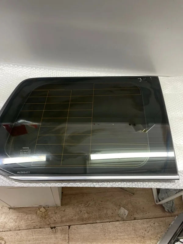 Стекло кузовное глухое правое TOYOTA Land Cruiser 2016 6271060F50 URJ202 1VD-FTV 4.5