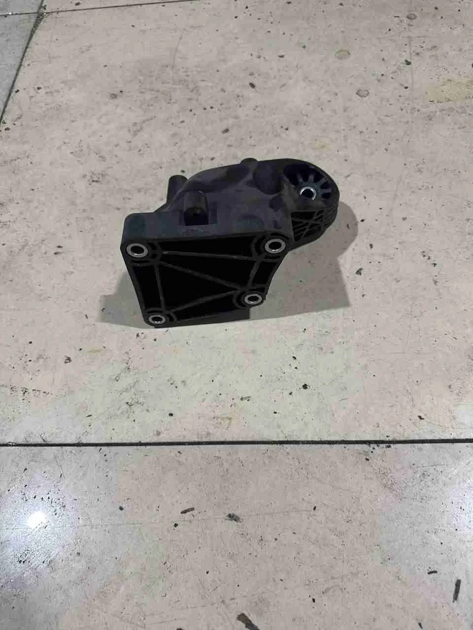 Кронштейн   A6422236204