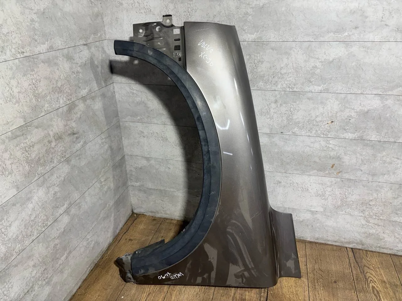 крыло переднее левое Volvo XC90   серый