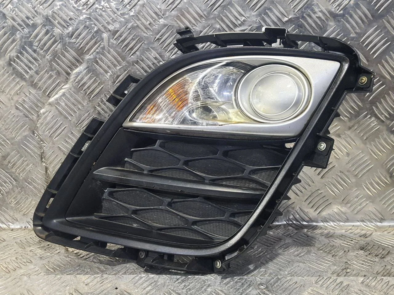 рамка фары противотуманной левая Mazda CX-7 ER