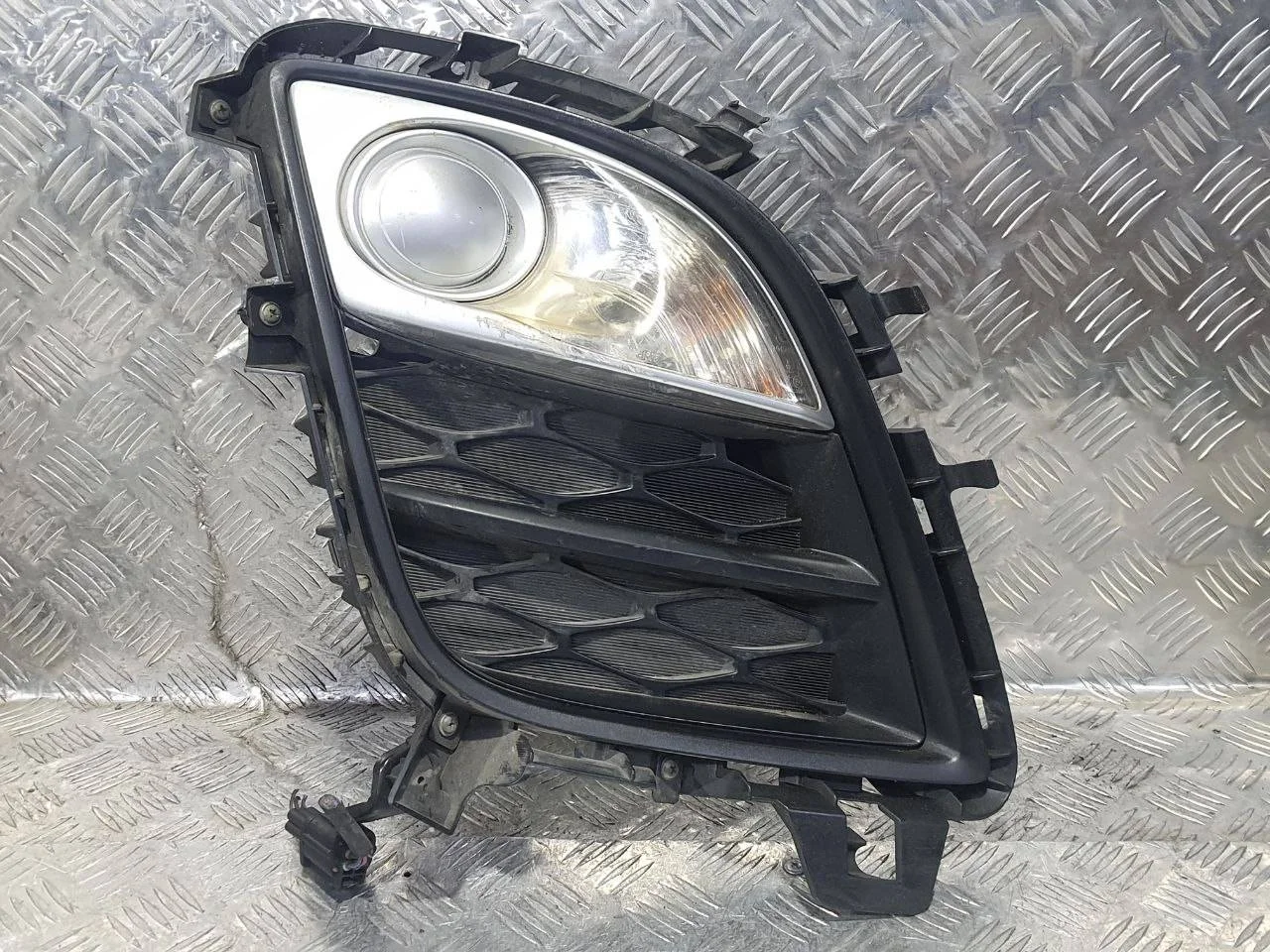 рамка фары противотуманной правая Mazda CX-7 ER