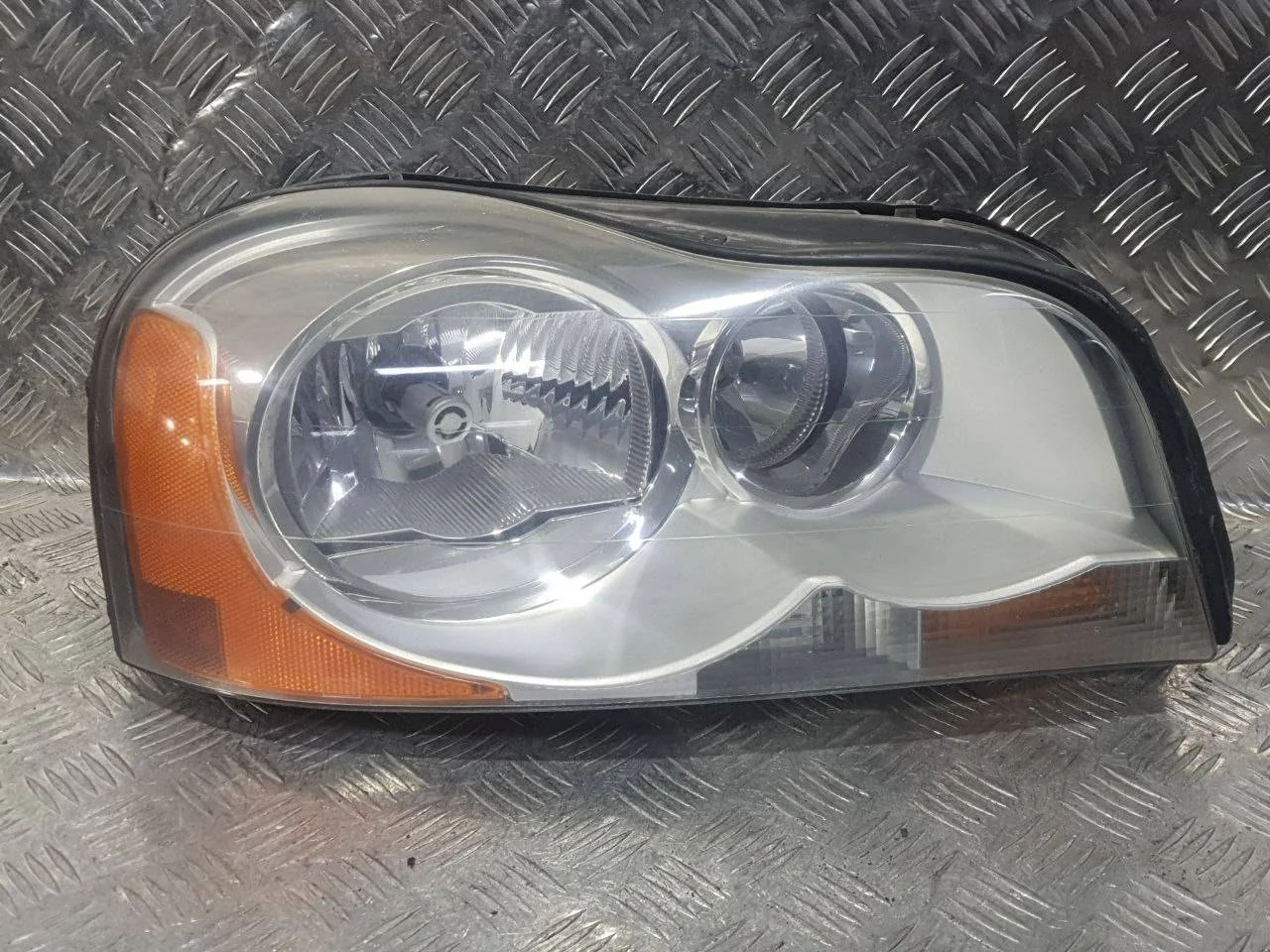 фара правая Volvo XC90