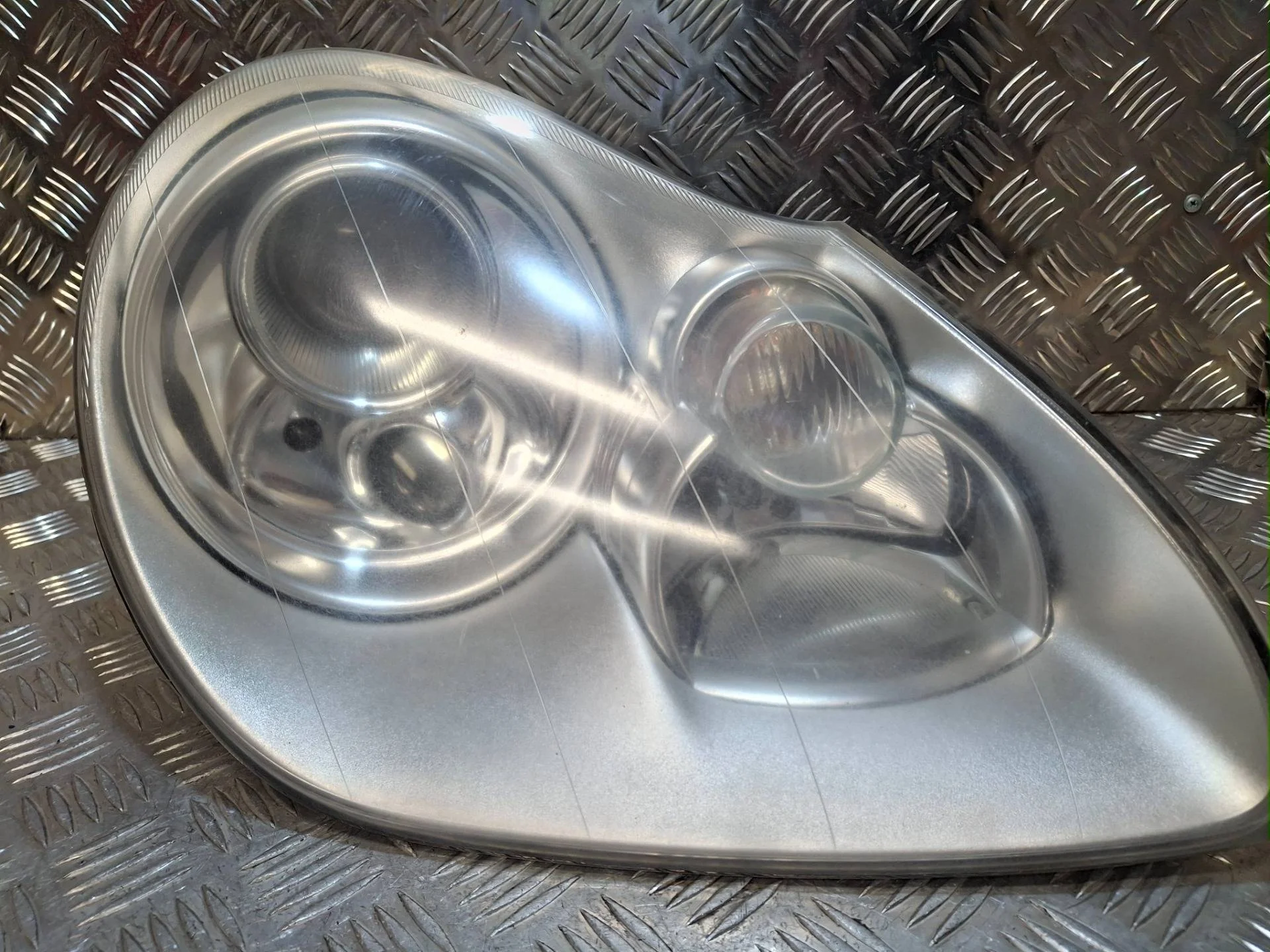 фара правая Porsche Cayenne 955