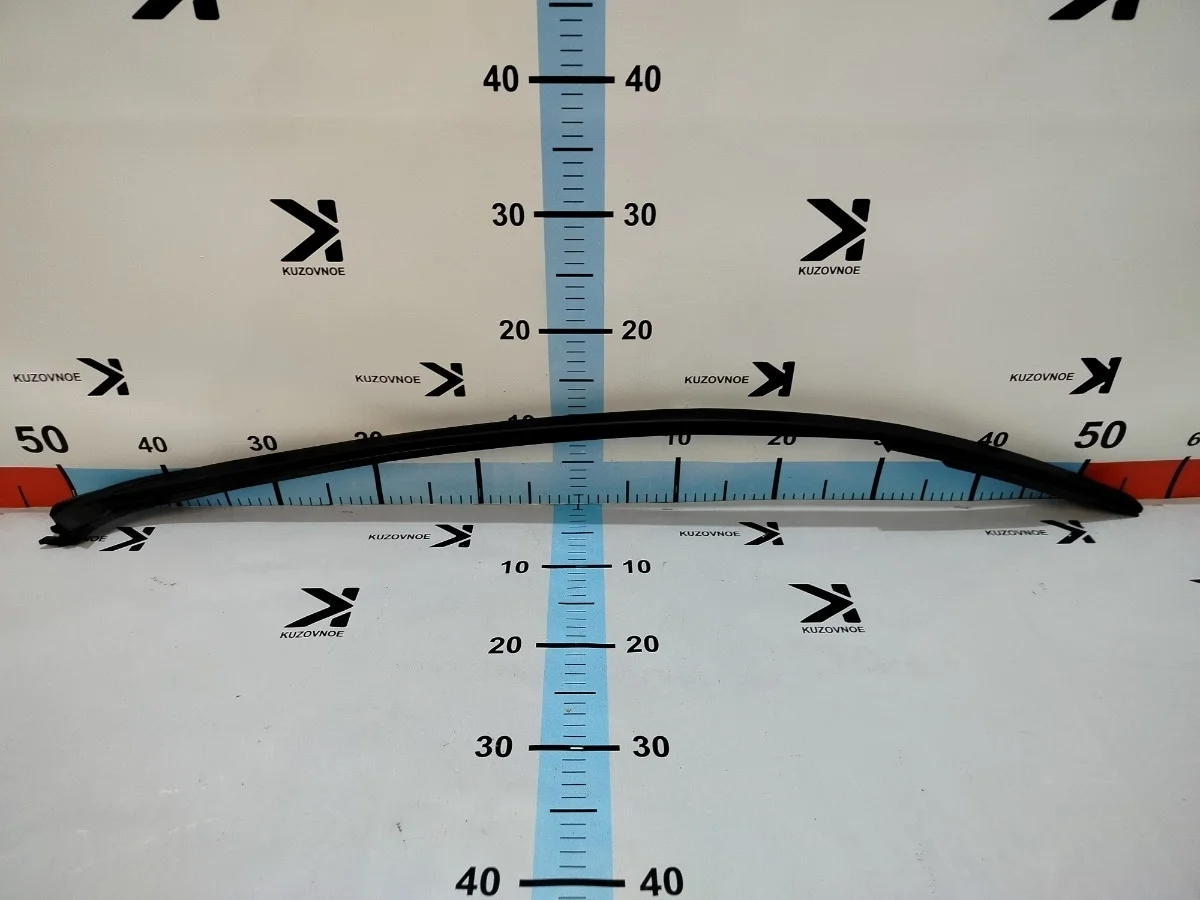 Молдинг лобового стекла Toyota Land Cruiser 2008 J200