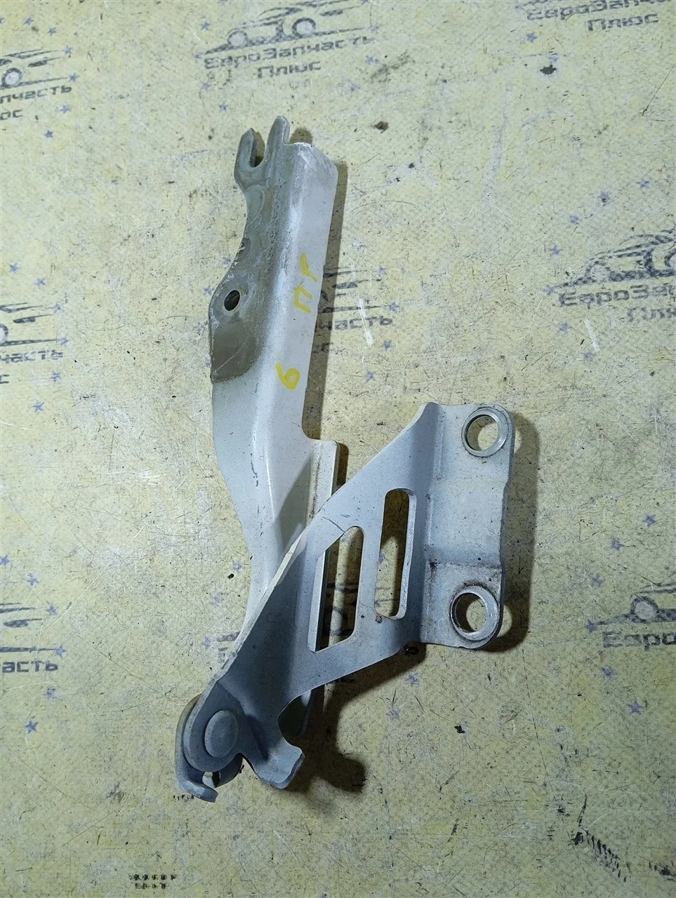 Петля капота Mazda 6 GHP952420B GJ, правая