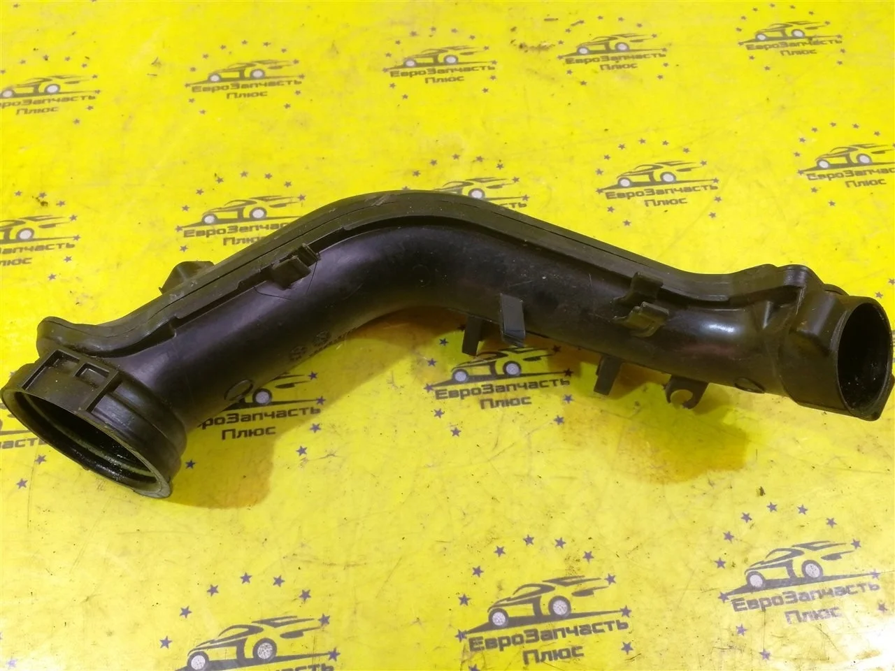 Патрубок воздушного фильтра Volkswagen Polo 03C145673N MK5