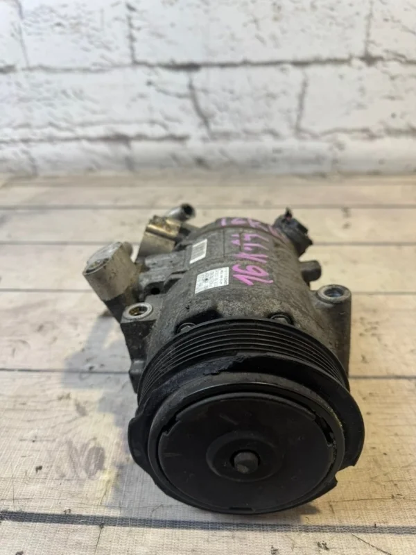 Компрессор кондиционера vw Golf 5 2008