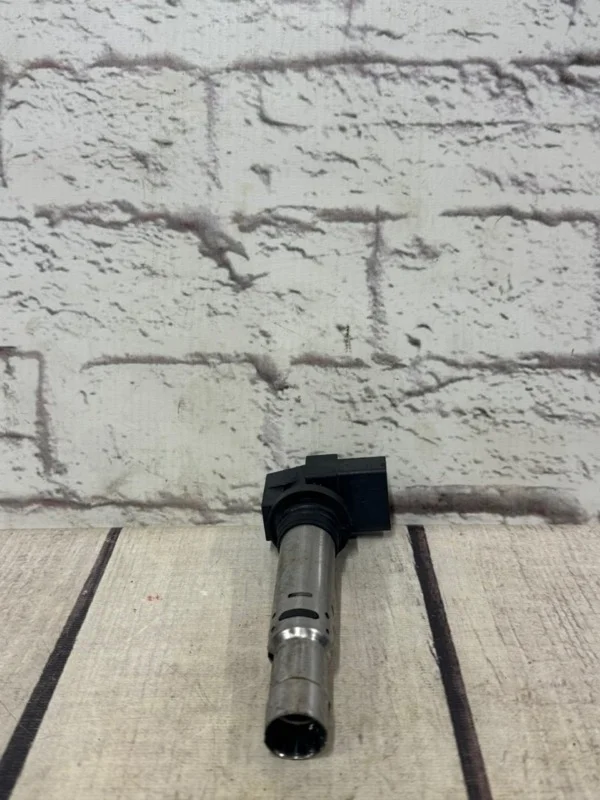 Катушка зажигания vw Golf 5 2008