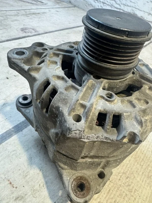 Генератор на запчасти VW Touran 2009