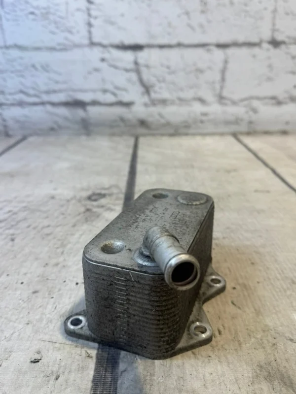 Радиатор масляный VW Touran 2009