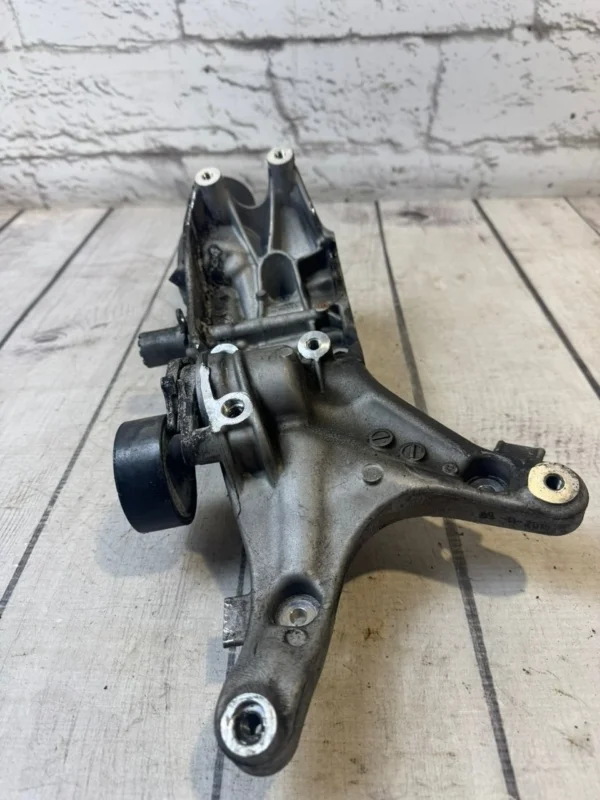 Кронштейн генератора Audi A3 2016