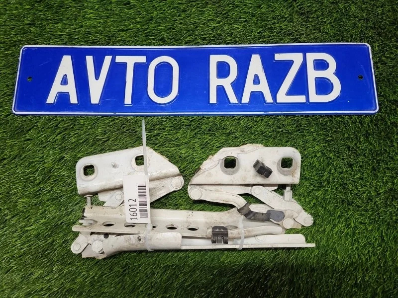 Петля капота Audi A8 2009 4E0823301G D3 BVJ 4.2