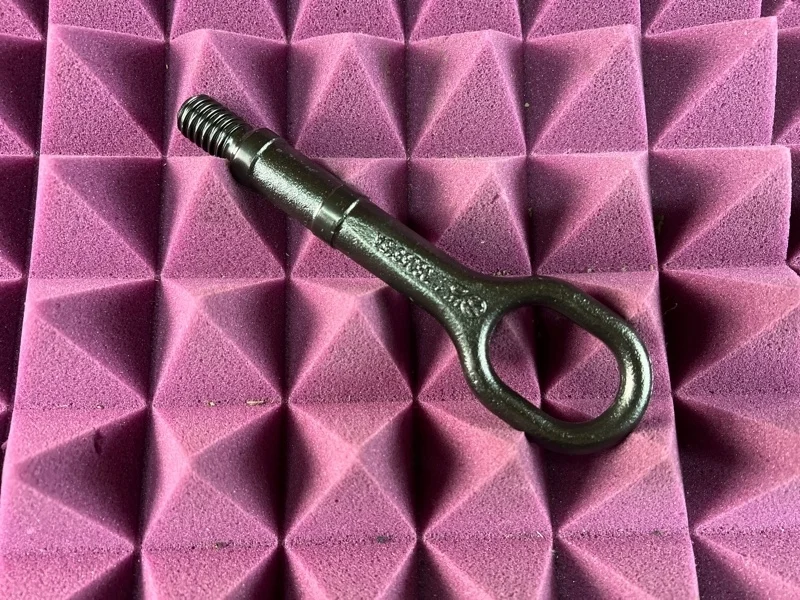 Крюк буксировочный Volkswagen Passat 2008 1T0805615A B6 BWA 2.0T