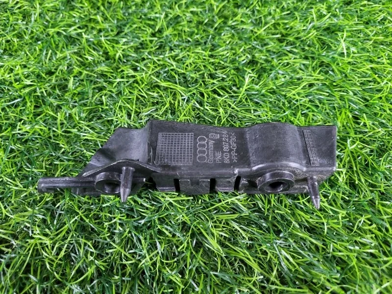 Кронштейн крепления бампера Audi A4 2009 8K0807284 B8 CDH 1.8T, передний правый