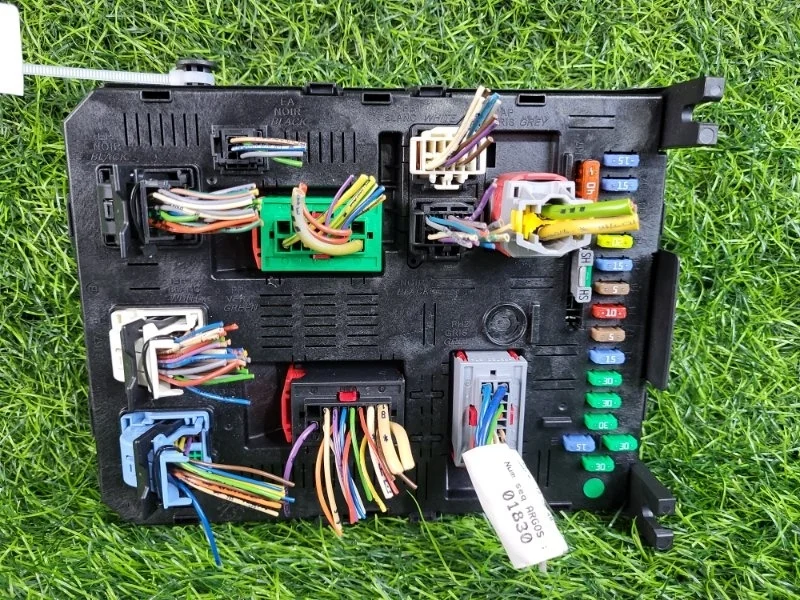 Блок предохранителей Peugeot 307 2006 9661940480 3H EW10A