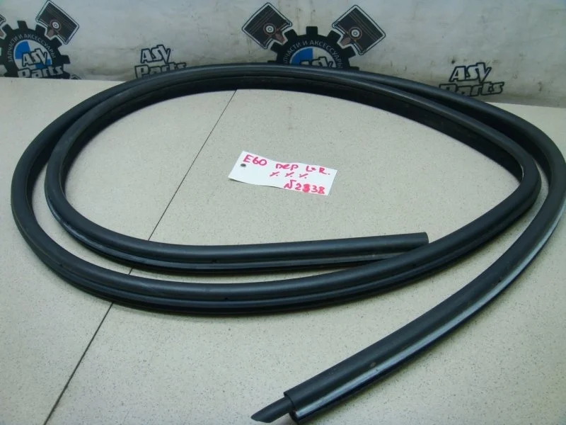 Уплотнительная резинка боковой двери BMW 5-series 2008 E60