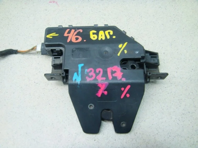 Замок багажника BMW 3 E46