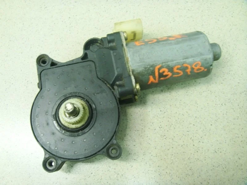 Мотор стеклоподъемника BMW 3 E46