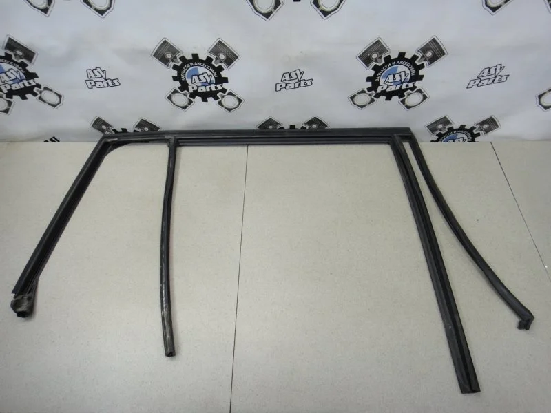 Уплотнитель стекла двери BMW X3 2004 E83