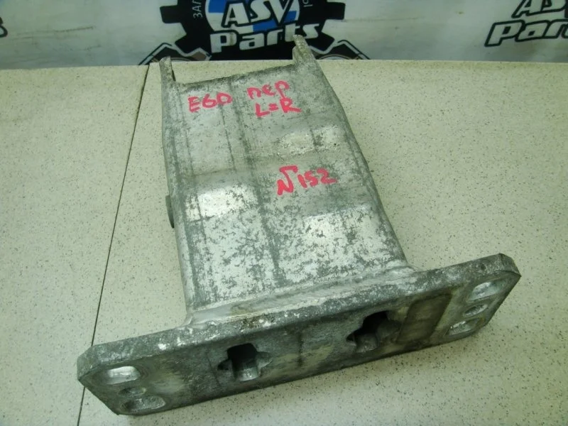 Кронштейн усилителя бампера BMW 5 E60