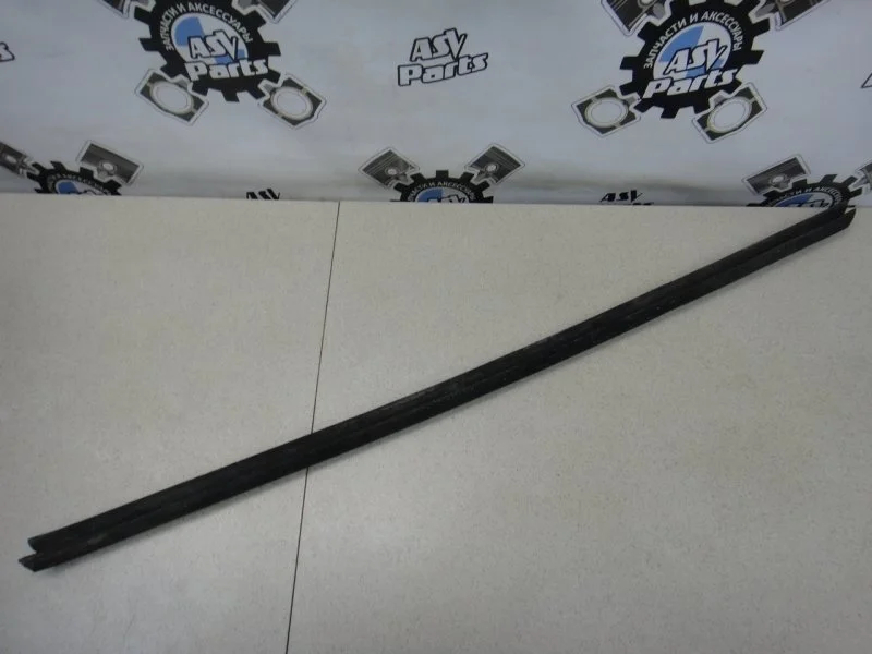 Уплотнитель стекла двери BMW x5 E53