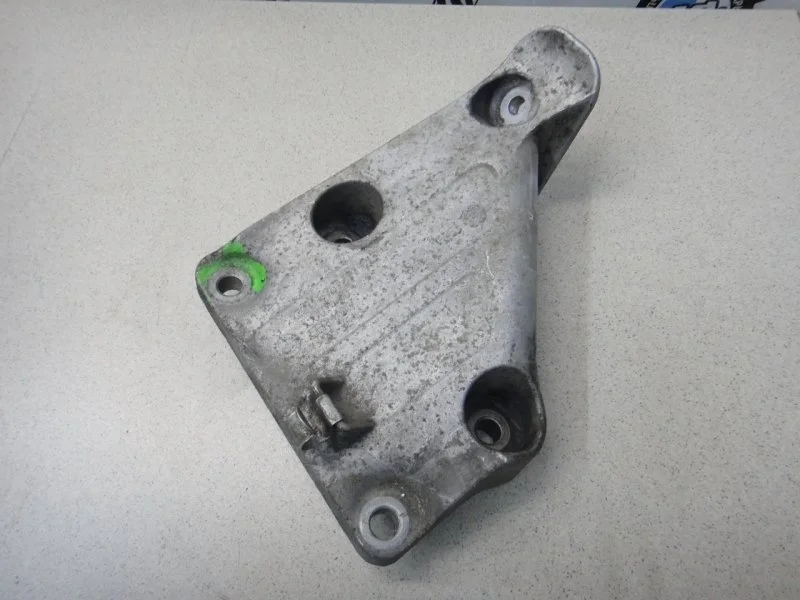 Кронштейн двигателя BMW 5-Series E60