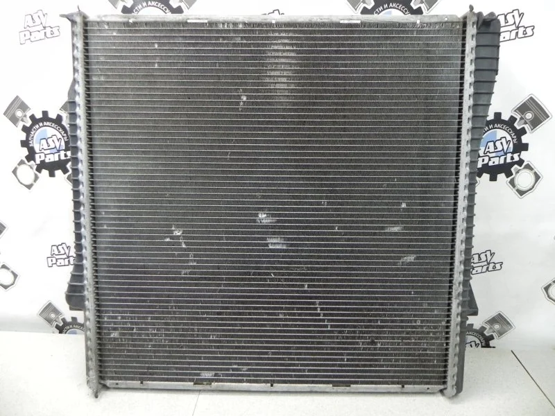 Радиатор охлаждения двигателя BMW X5 E53