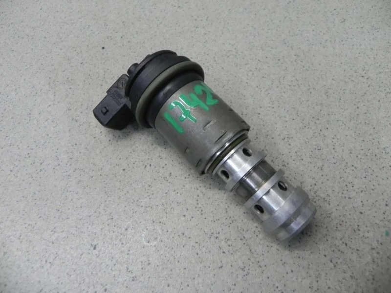 Клапан электромагнитный изменения фаз грм BMW 7-series 2006 E66