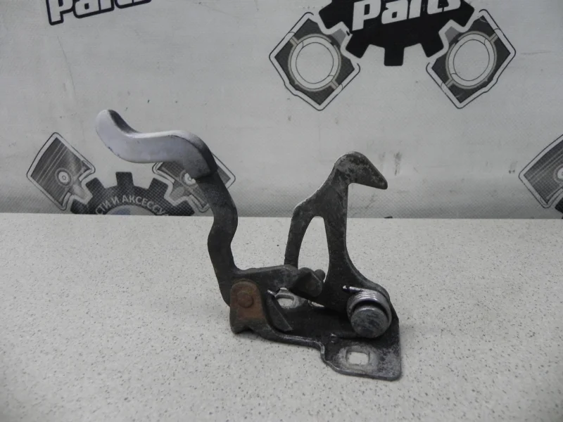 Крюк замка капота BMW 5-series E39