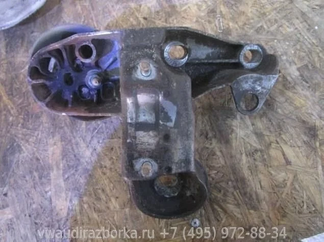 Кронштейн крепления двигателя Volkswagen Passat B5+ левый